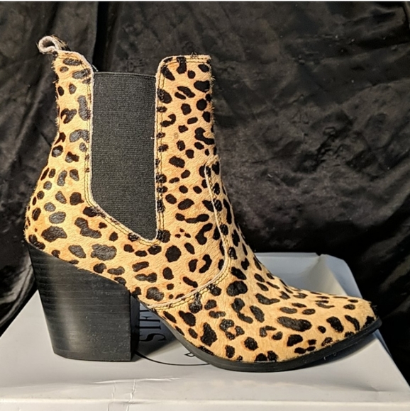 **Sold** NWT Steve Madden "Patricia-L" booties - Picture 3 of 8